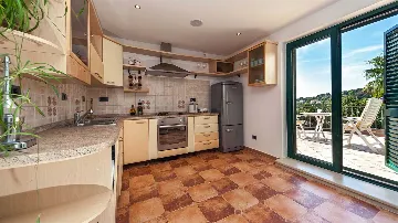 Family Villa in Sumartin for Up to 8 Guests