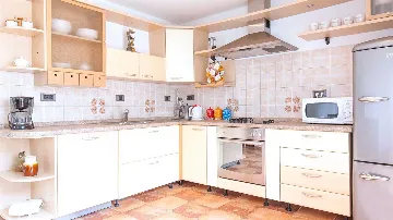 Family Villa in Sumartin for Up to 8 Guests