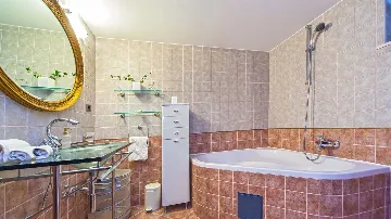 Family Villa in Sumartin for Up to 8 Guests