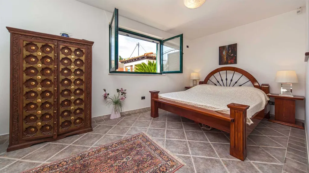 Family Villa in Sumartin for Up to 8 Guests