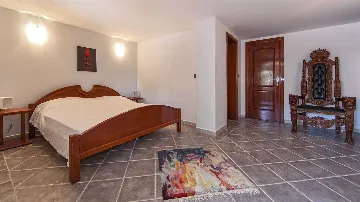 Family Villa in Sumartin for Up to 8 Guests