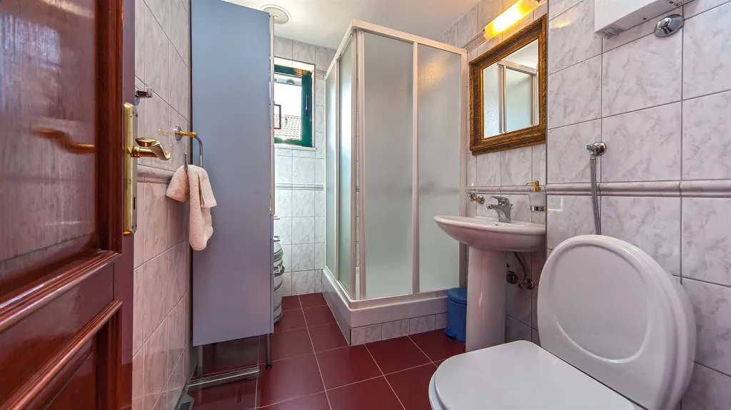 Family Villa in Sumartin for Up to 8 Guests