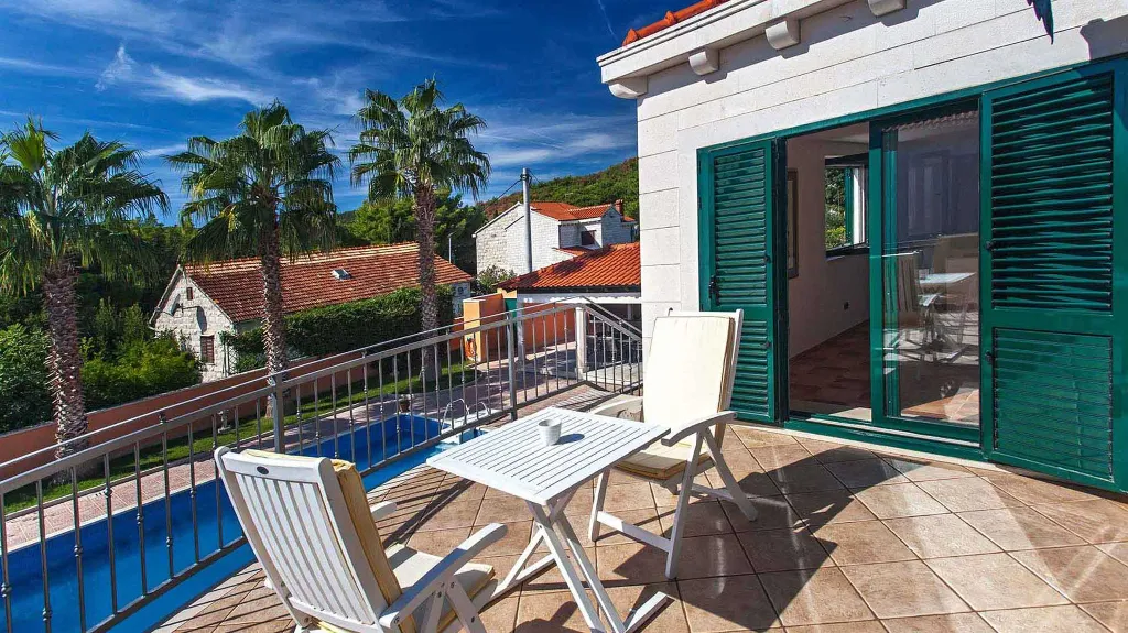 Family Villa in Sumartin for Up to 8 Guests