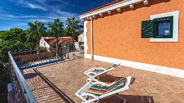 Family Villa in Sumartin for Up to 8 Guests
