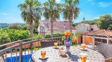 Family Villa in Sumartin for Up to 8 Guests