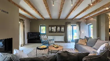 Villa in Čabrunići with Pool and 4 Bedrooms