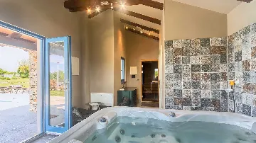 Villa in Čabrunići with Pool and 4 Bedrooms