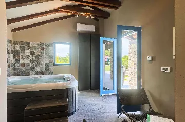 Villa in Čabrunići with Pool and 4 Bedrooms