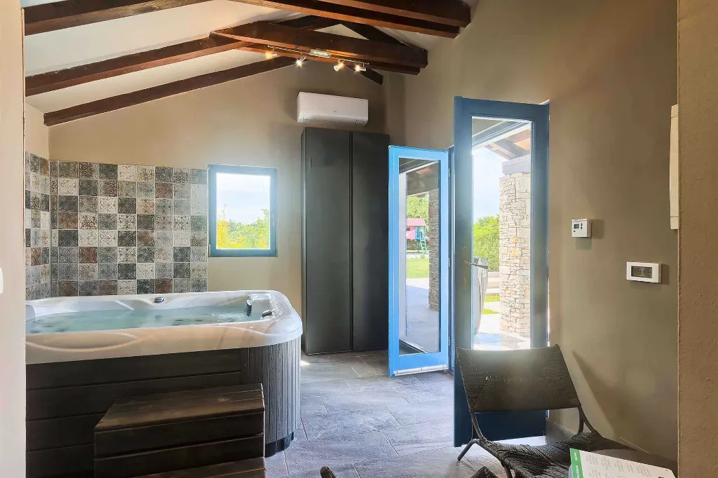 Villa in Čabrunići with Pool and 4 Bedrooms
