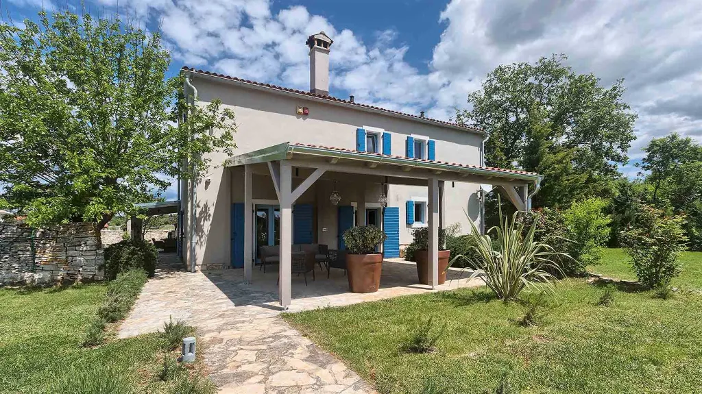 Villa in Čabrunići with Pool and 4 Bedrooms