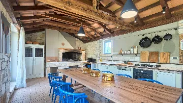 Villa in Čabrunići with Pool and 4 Bedrooms