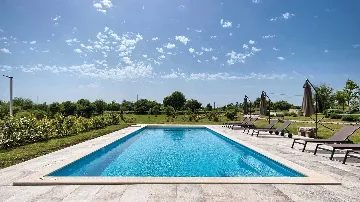 Villa in Čabrunići with Pool and 4 Bedrooms