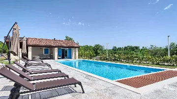 Villa in Čabrunići with Pool and 4 Bedrooms