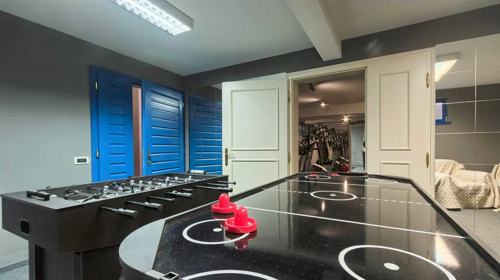 Villa in Čabrunići with Pool and 4 Bedrooms
