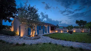 Villa in Čabrunići with Pool and 4 Bedrooms