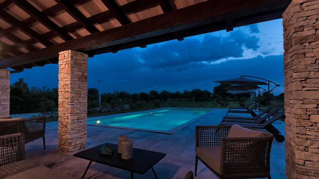 Villa in Čabrunići with Pool and 4 Bedrooms