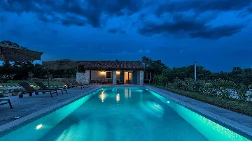 Villa in Čabrunići with Pool and 4 Bedrooms