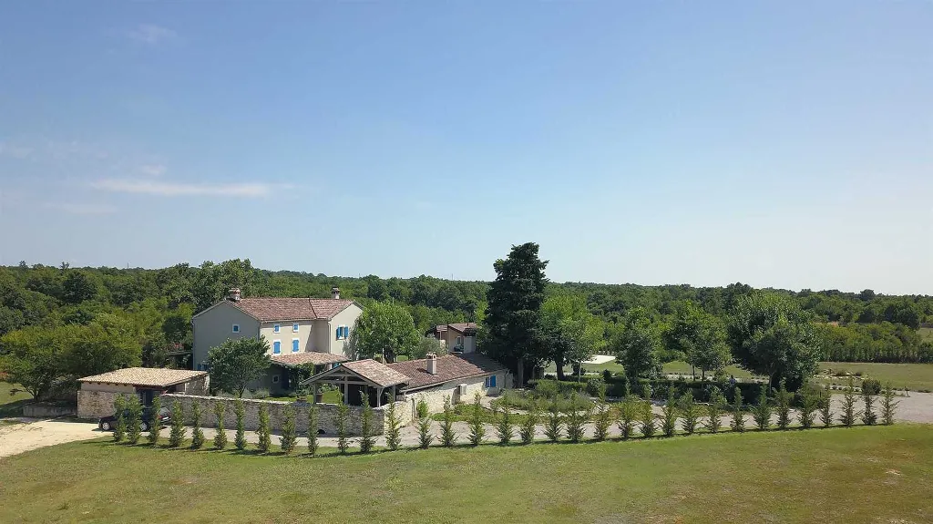 Villa in Čabrunići with Pool and 4 Bedrooms