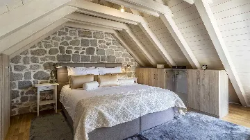 3-Bedroom Lakefront Villa with Heated Pool in Solin