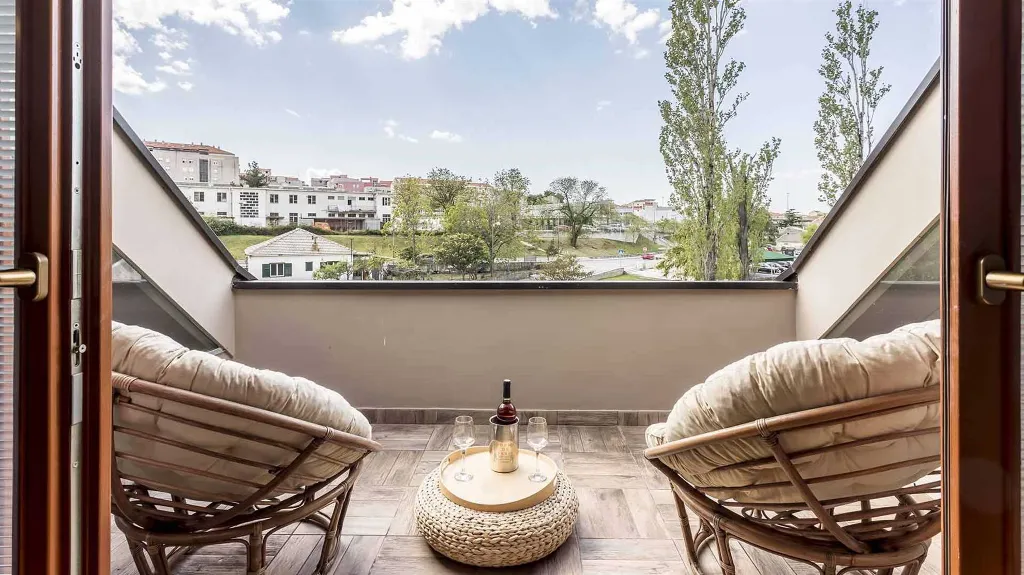 3-Bedroom Lakefront Villa with Heated Pool in Solin