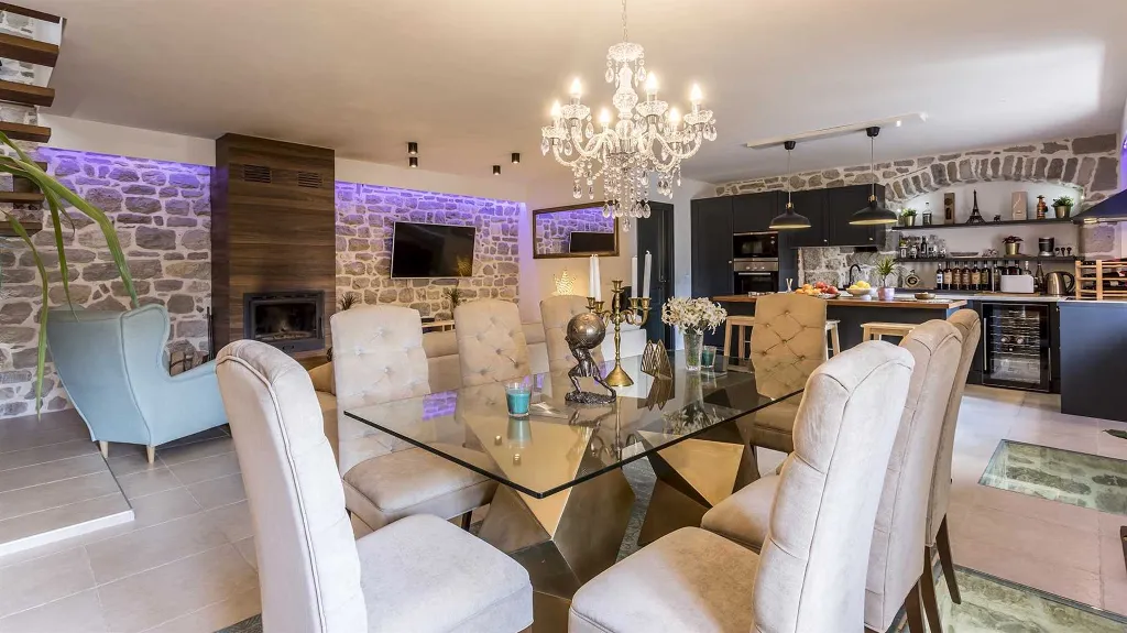 3-Bedroom Lakefront Villa with Heated Pool in Solin