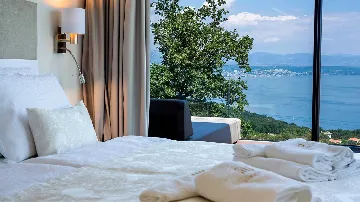 4-Bedroom Villa with Infinity Pool in Ičići