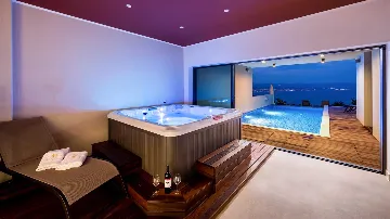 4-Bedroom Villa with Infinity Pool in Ičići