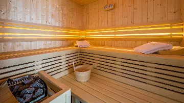 4-Bedroom Villa with Infinity Pool in Ičići