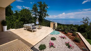 4-Bedroom Villa with Infinity Pool in Ičići