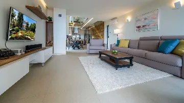 4-Bedroom Villa with Infinity Pool in Ičići