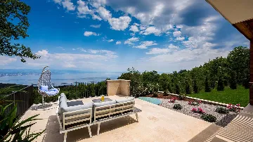 4-Bedroom Villa with Infinity Pool in Ičići