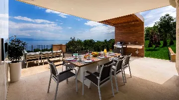 4-Bedroom Villa with Infinity Pool in Ičići