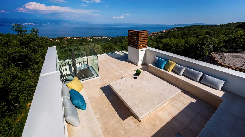 4-Bedroom Villa with Infinity Pool in Ičići