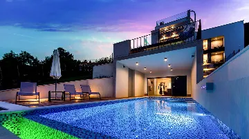 4-Bedroom Villa with Infinity Pool in Ičići