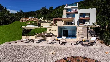 4-Bedroom Villa with Infinity Pool in Ičići