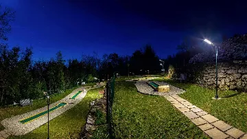 4-Bedroom Villa with Infinity Pool in Ičići