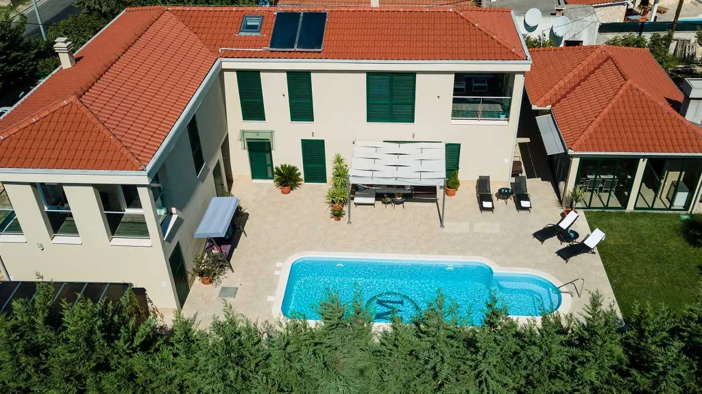 Pool Villa in Trogir’s Plano for Up to 9 Guests