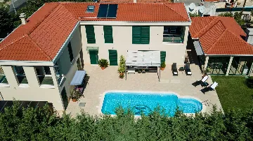 Pool Villa in Trogir’s Plano for Up to 9 Guests