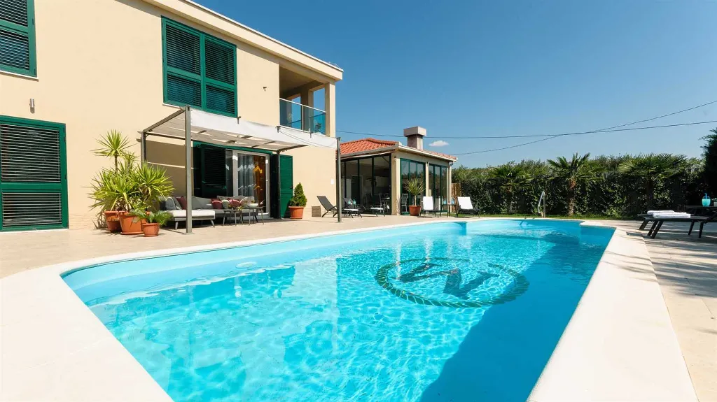 Pool Villa in Trogir’s Plano for Up to 9 Guests