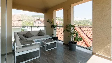 Pool Villa in Trogir’s Plano for Up to 9 Guests