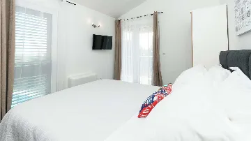 Pool Villa in Trogir’s Plano for Up to 9 Guests