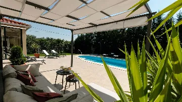 Pool Villa in Trogir’s Plano for Up to 9 Guests