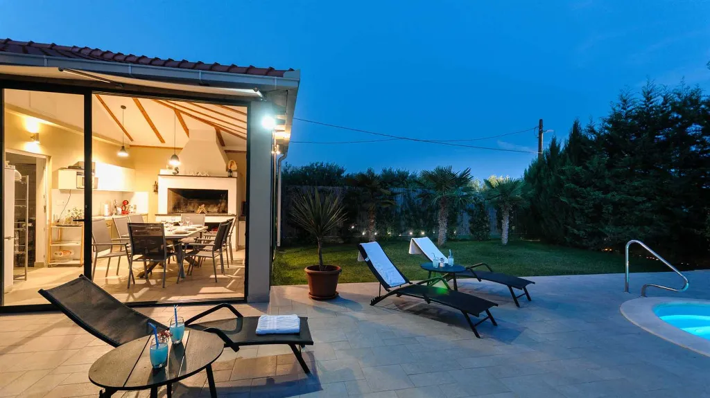 Pool Villa in Trogir’s Plano for Up to 9 Guests