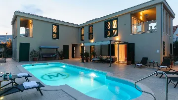 Pool Villa in Trogir’s Plano for Up to 9 Guests