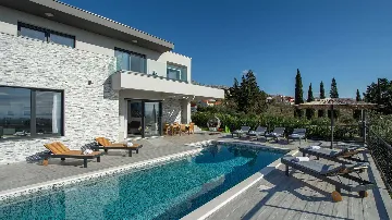 Villa with Heated Pool and Sea Views in Solin