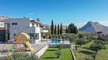 Villa with Heated Pool and Sea Views in Solin