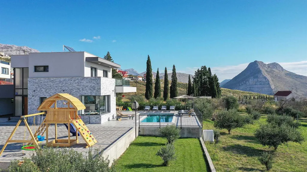 Villa with Heated Pool and Sea Views in Solin