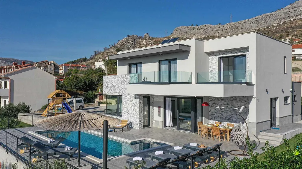 Villa with Heated Pool and Sea Views in Solin