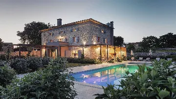 Heritage Stone Villa with Pool in Tinjan