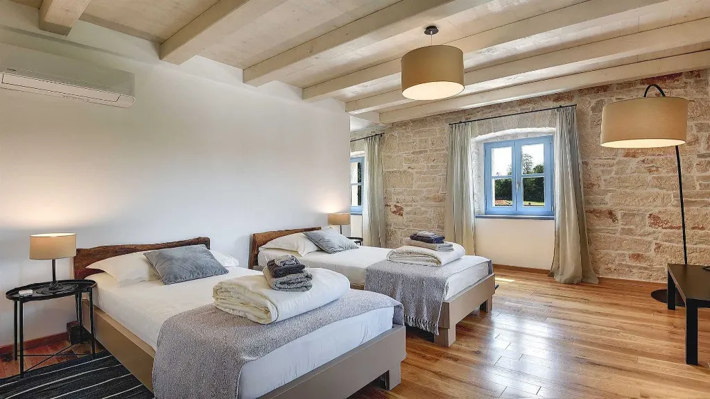 Heritage Stone Villa with Pool in Tinjan